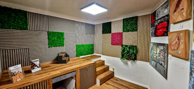 Appel_Holzfachmarkt_Akustik_Paneel_mit-Moos