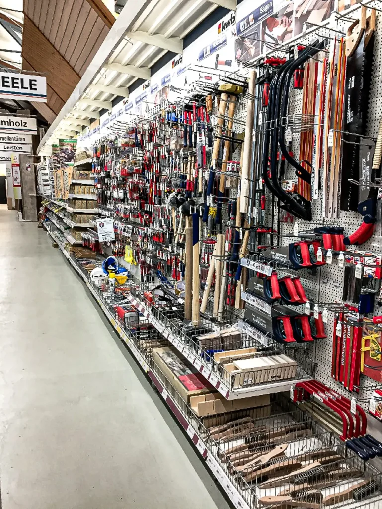 Appel-Holzfachmarkt-Werkzeug-Regal