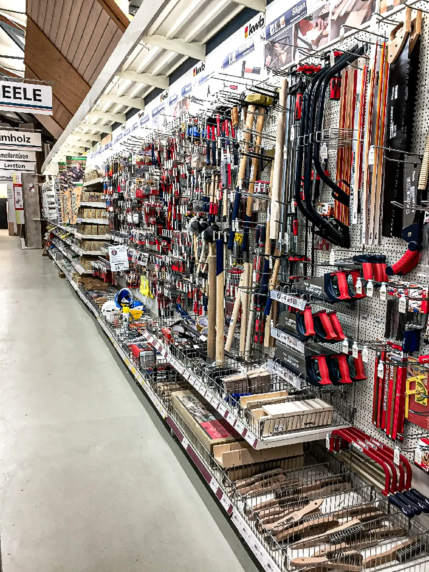 Appel-Holzfachmarkt-Werkzeug-Regal